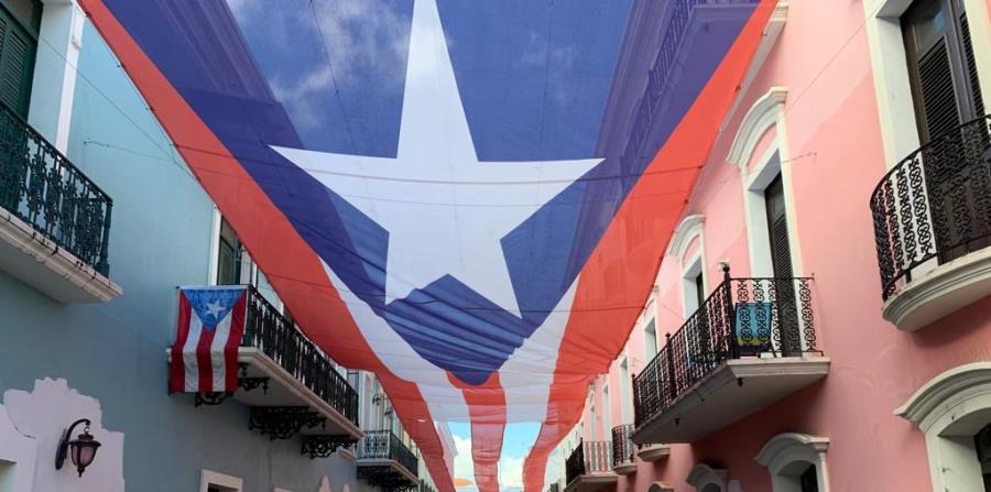 Instalan una impresionante bandera de Puerto Rico en la calle Fortaleza - El Nuevo Dia.com
