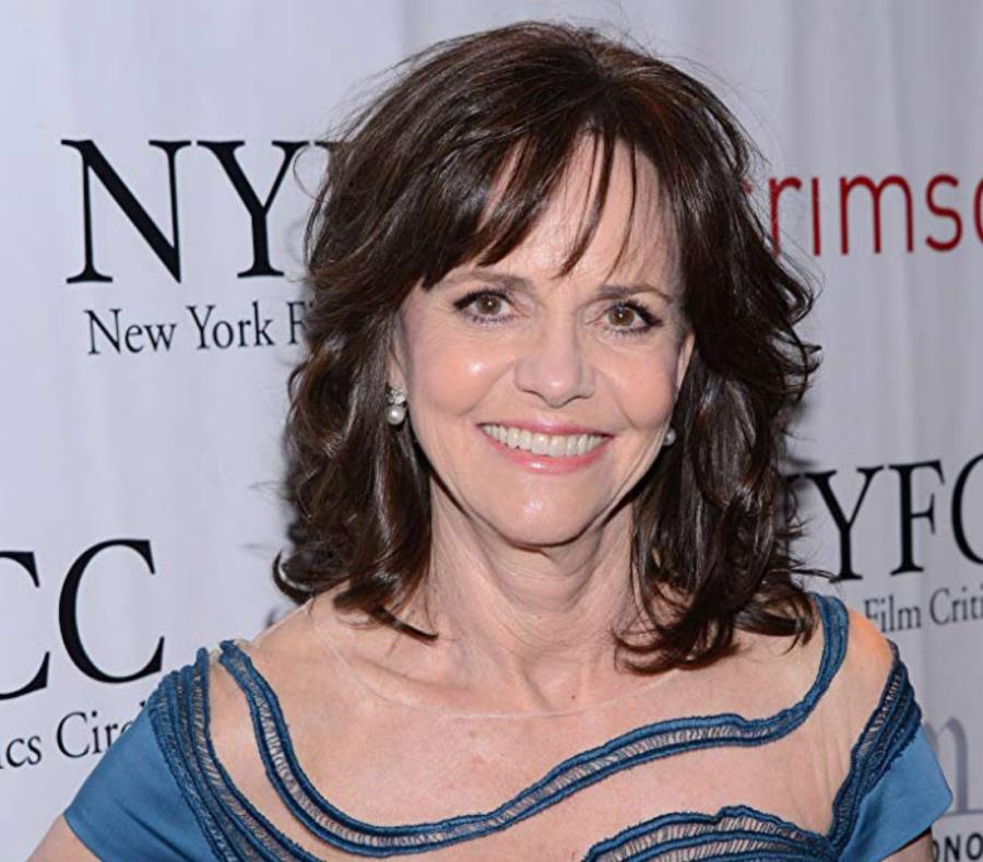 Sally Field reveló que su padrastro abusó de ella (semisquare-x3)