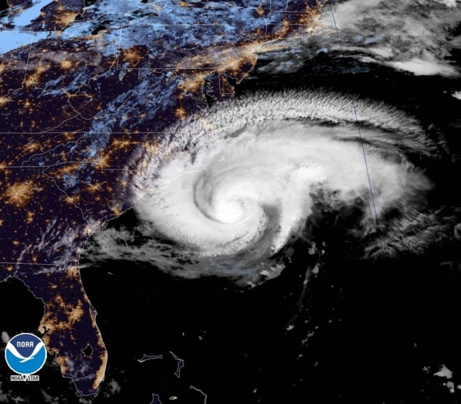 Imagen satelital captada esta mañana del huracán Florence mientras se acerca a la costa este de los Estados Unidos