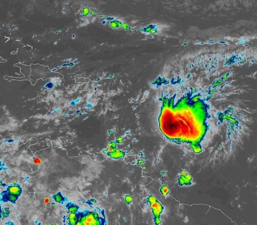 Imagen de satélite de la tormenta tropical Kirk mientras se acerca a las Antillas Menores. (Captura / NOAA) (semisquare-x3)