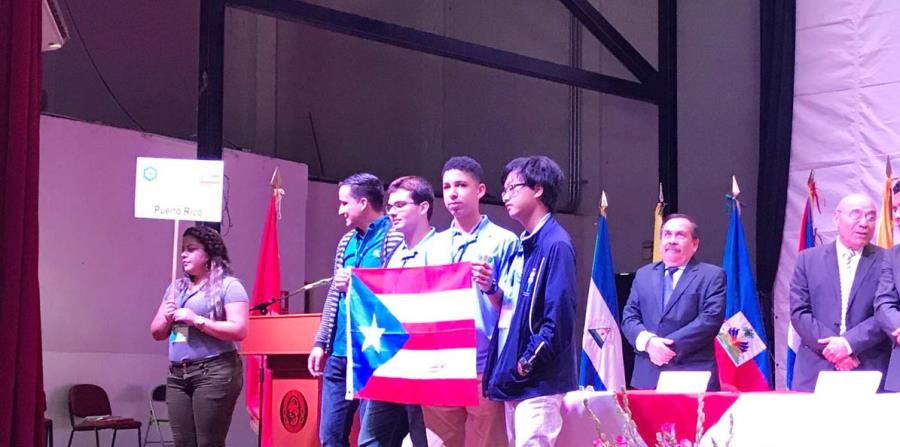 El equipo de Puerto Rico estuvo compuesto por los estudiantes Sebastián J. Portalatín, Ángel Rafael Gómez y Fayleon Lin. (horizontal-x3)