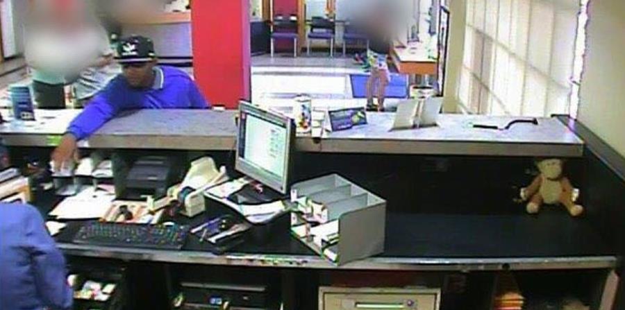 Un hombre roba casi $6,000 de un banco en Santurce (horizontal-x3)