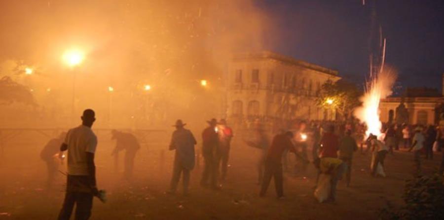 las personas que intentaban prender el artefacto quedaron lesionados varios por la “onda expansiva” de la explosión. (horizontal-x3)