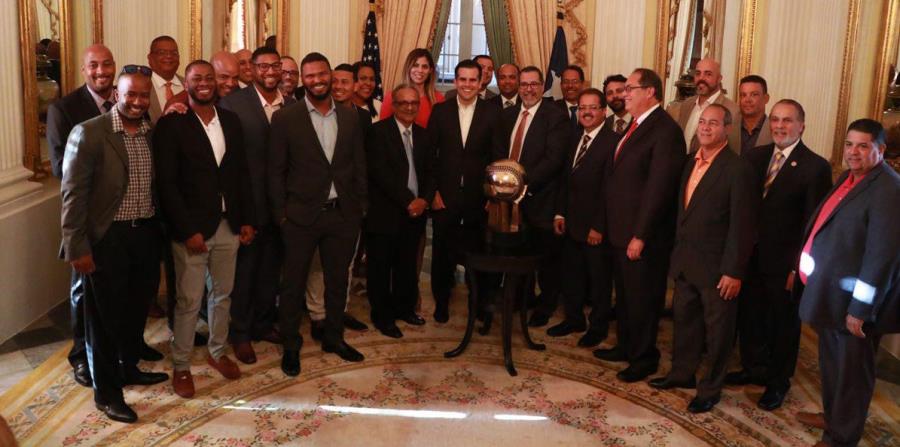 Los Criollos de Caguas compartieron con el gobernador Ricardo Rosselló. (horizontal-x3)