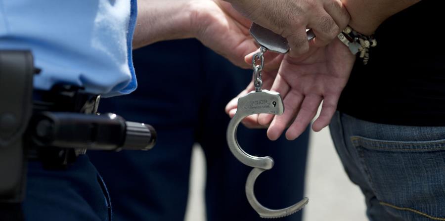El arrestado posee varios casos policiacos y ha sido fichado por otros delitos. (horizontal-x3)