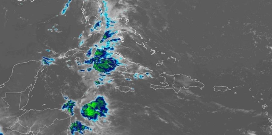 Imagen de satélite que muestra la extensa zona de aguaceros que deja la baja presión sobre Cuba y Florida. (Captura / NOAA) (horizontal-x3)