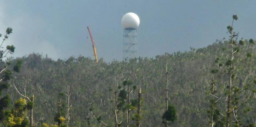 Fotografía publicada el pasado 30 de abril por NEXRAD Radar Operations Center, luego de colocar el domo en la torre que aguantará el radar Doppler. (Captura / Facebook @NEXRADROC) (horizontal-x3)