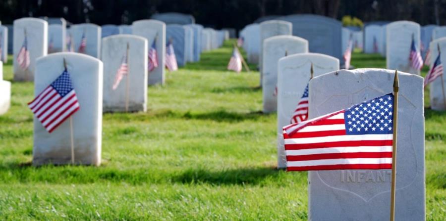 Banderas de Estados Unidos se observan en un cementerio de veteranos. (GFR Media) (horizontal-x3)