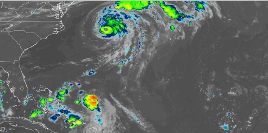 En la imagen de satélite se observa el huracán Chris al norte y los remanentes de Beryl al sur. (Captura / NOAA) (horizontal-x3)