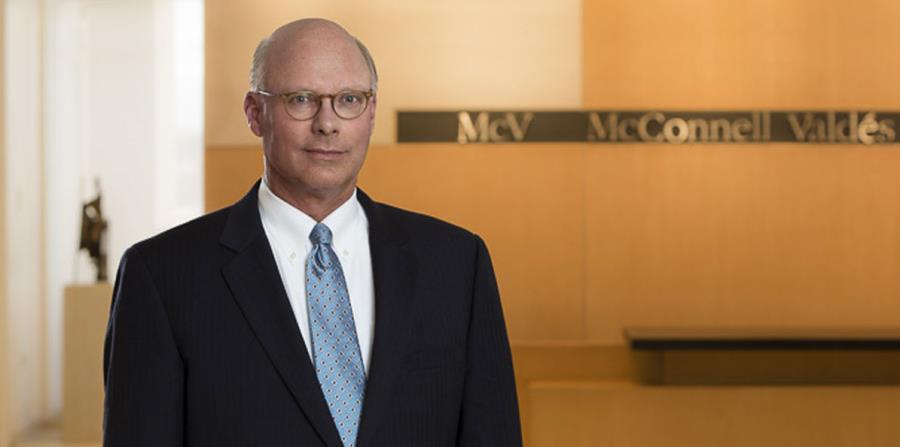 William “Bill” Cooper dirige la oficina de Washington del bufete McConnell Valdés. (Captura / www.mcvpr.com) (horizontal-x3)