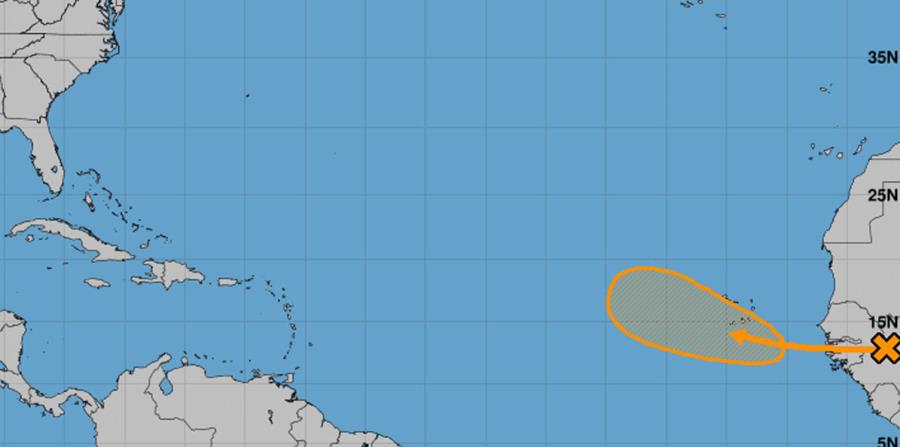Mapa de la posible trayectoria de una baja presión que se encuentra sobre África y que tiene 50% de probabilidad de desarrollo ciclónico en los próximos cinco días. (Captura / NOAA) (horizontal-x3)