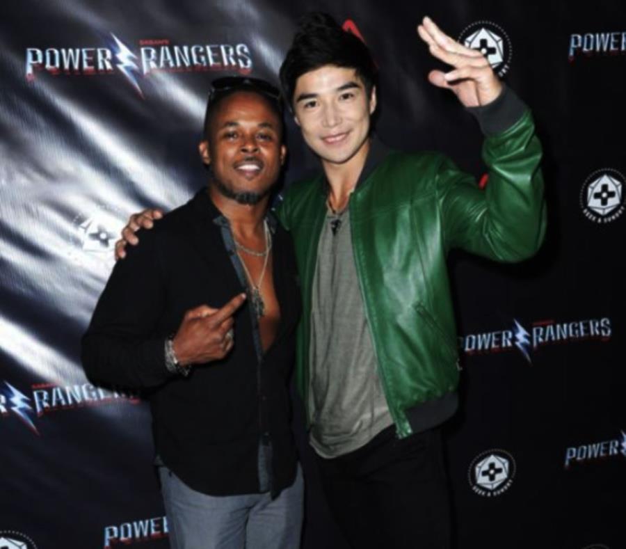 Walter Jones (izquierda) junto a Ludi Lin (derecha). (Lionsgate) (semisquare-x3)