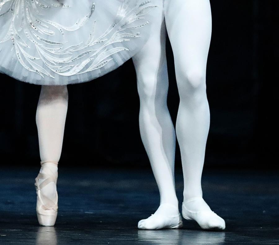 Los dos despedidos fueron los bailarines principales Amar Ramasar y Zachary Catarazo. En los sucesos está involucrado un tercer miembro, Chase Finlay, quien renunció al Ballet de Nueva York el mes pasado. (GFR Media) (semisquare-x3)