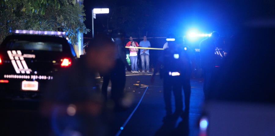 La Policía investiga la escena de un accidente. (GFR Media) (horizontal-x3)