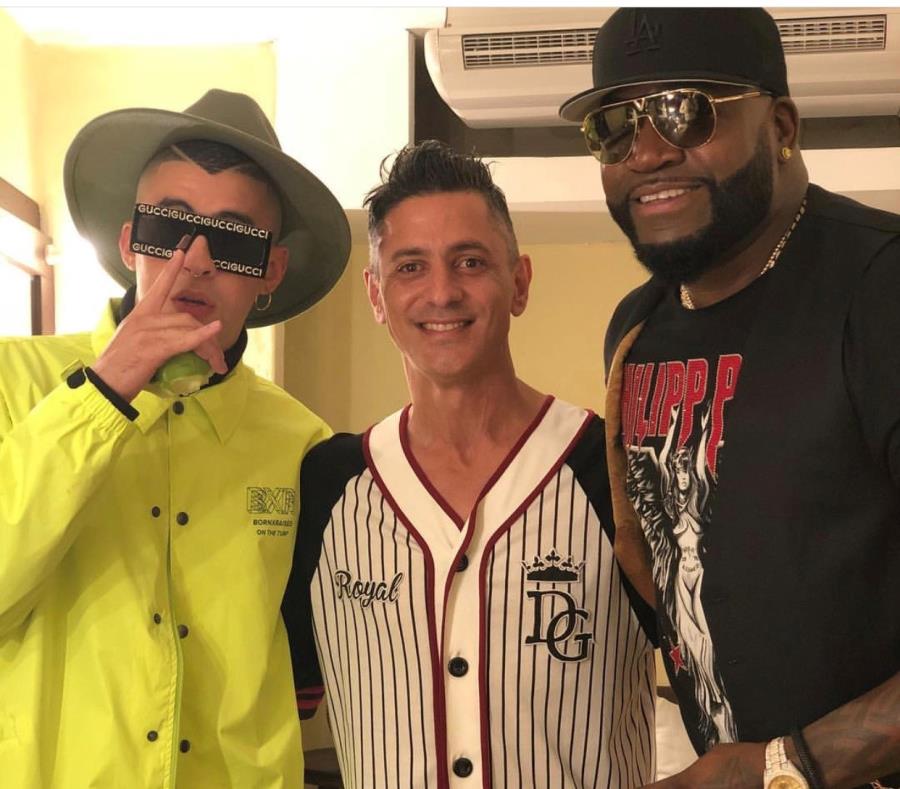 Bad Bunny, el productor del concierto y David Ortiz “Big Papi”. (Suministrada) (semisquare-x3)
