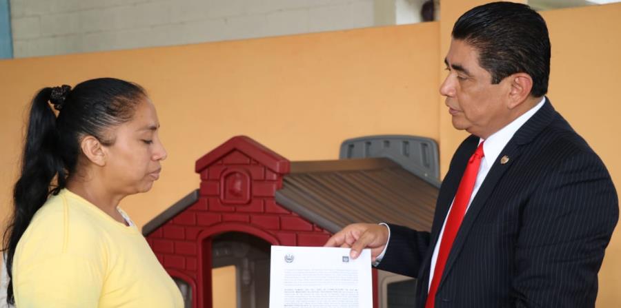 El gobierno salvadoreño libera a una mujer condenada por abortar (horizontal-x3)