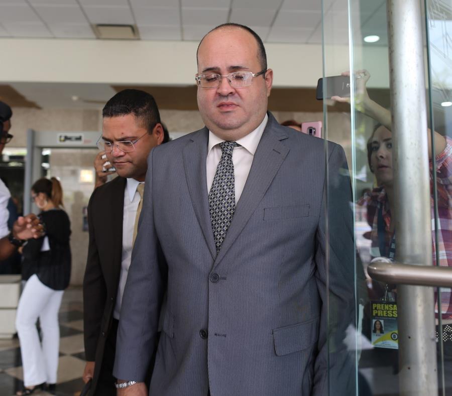 La secretaria de Justicia, Wanda Vázquez, sostiene que Itza García (en la foto), ex secretaria asociada de la Gobernación, intentó obstruir la investigación sobre el escándalo del chat de Whatsapp. (semisquare-x3)