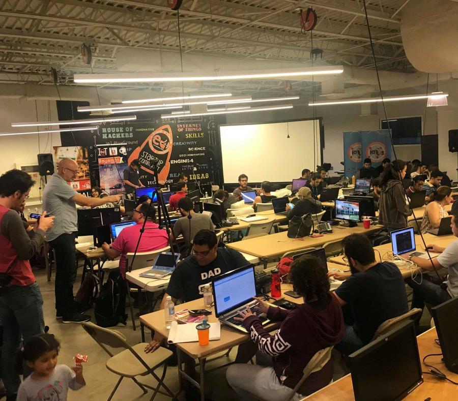 Los estudiantes que participen del curso, en solo tres meses conseguirán sentar las bases para desarrollar soluciones de IoT. (semisquare-x3)