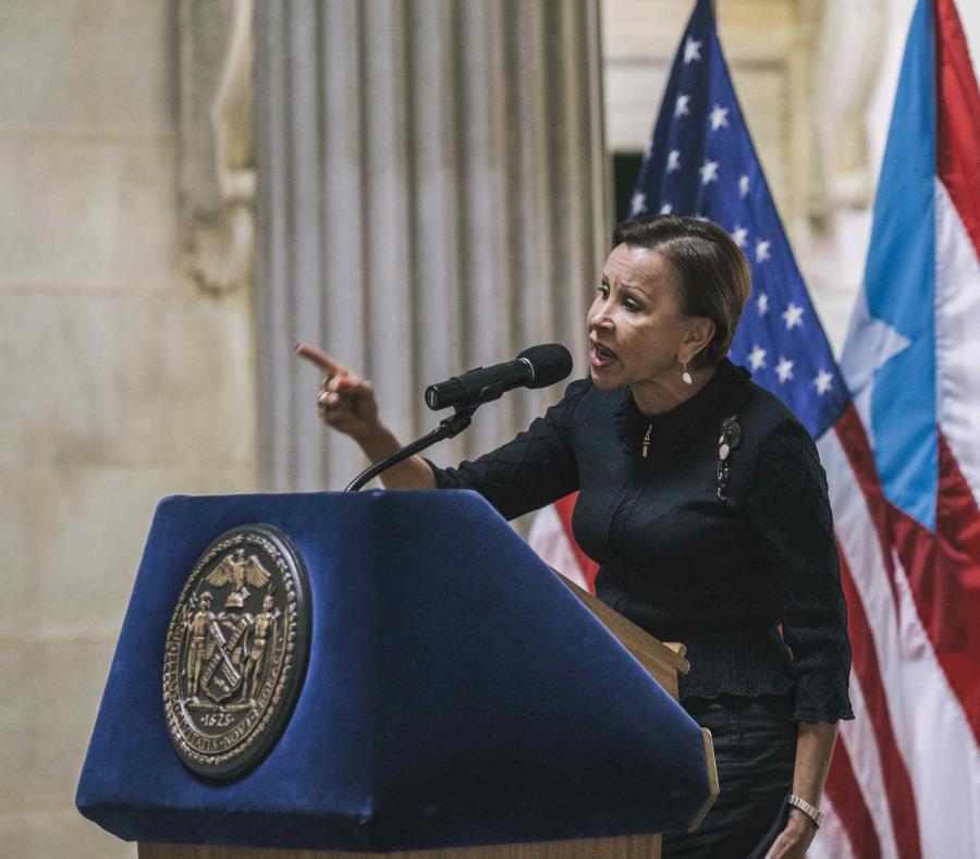 La congresista Nydia Velázquez (semisquare-x3)