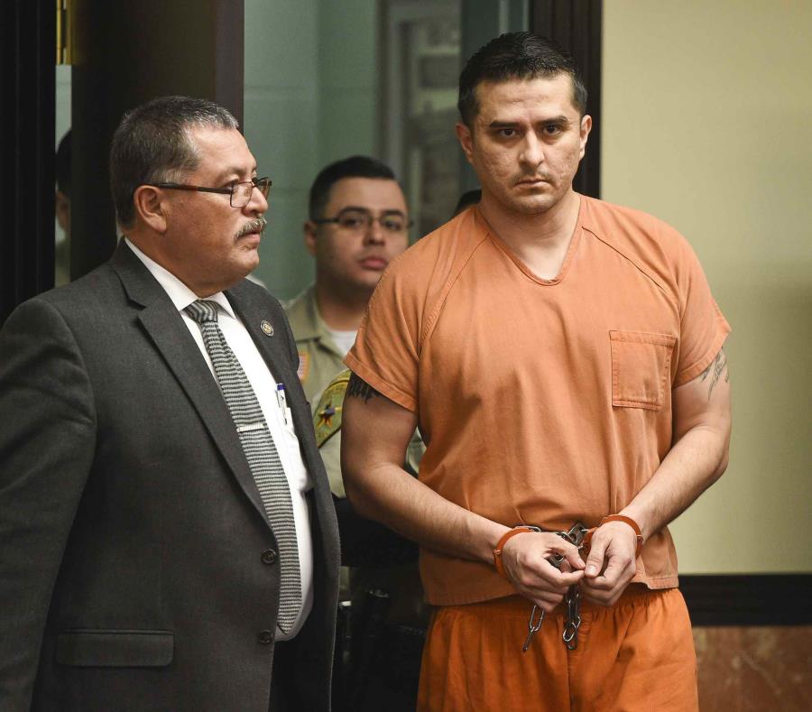 El agente fronterizo Juan David Ortiz comparece en un tribunal de distrito el jueves 10 de enero de 2019, en Laredo, Texas (semisquare-x3)