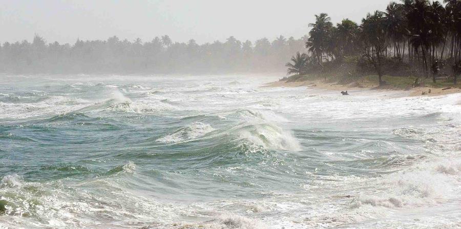 El alza del nivel del mar erosiona las costas e impacta la infraestructura establecida cerca del agua. (horizontal-x3)