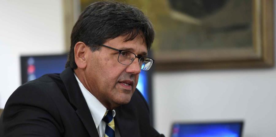 El presidente interino de la UPR, Darrel Hillman, informó que se sostendrán en el aumento de $56 a $75 del costo del crédito. (horizontal-x3)