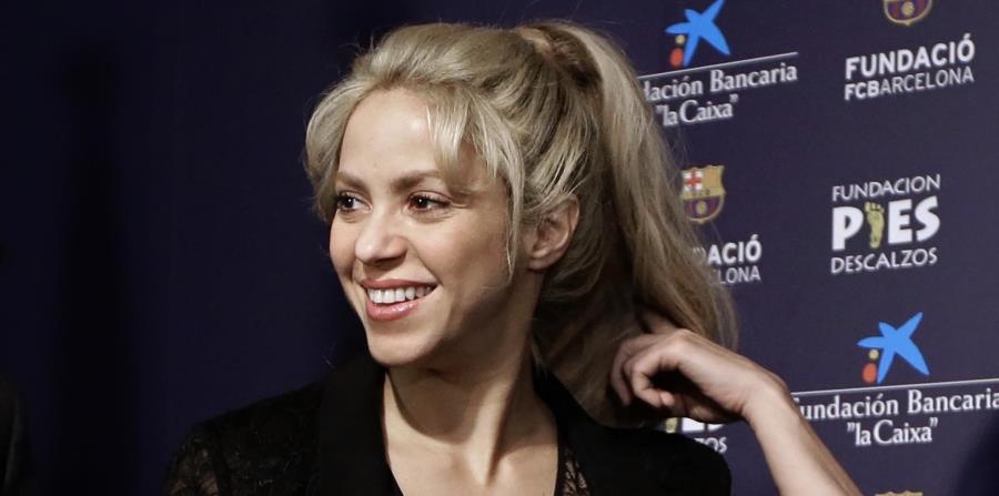 Shakira (horizontal-x3)