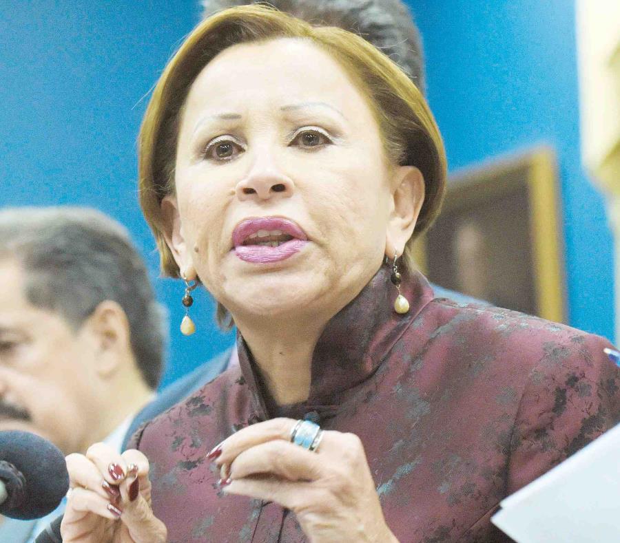 La congresista Nydia Velázquez (semisquare-x3)