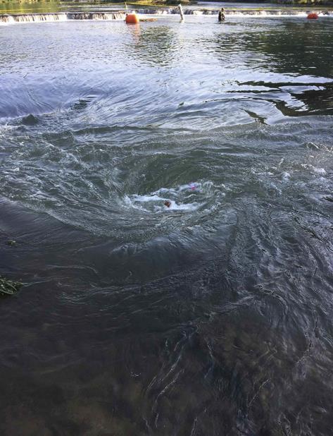 Foto del Spring River en Arkansas, donde un torbellino se originó súbitamente y se tragó a un navegante de kayak. (AP) (vertical-x1)
