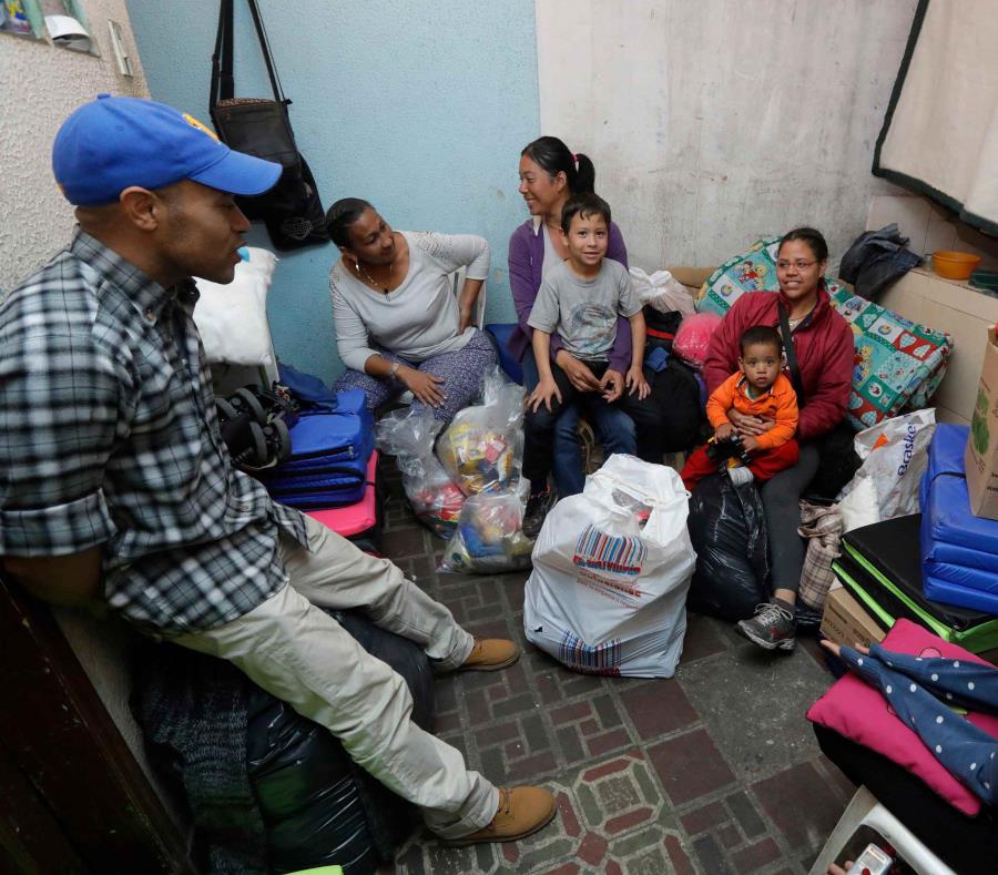 Una familia venezolana en Colombia (semisquare-x3)