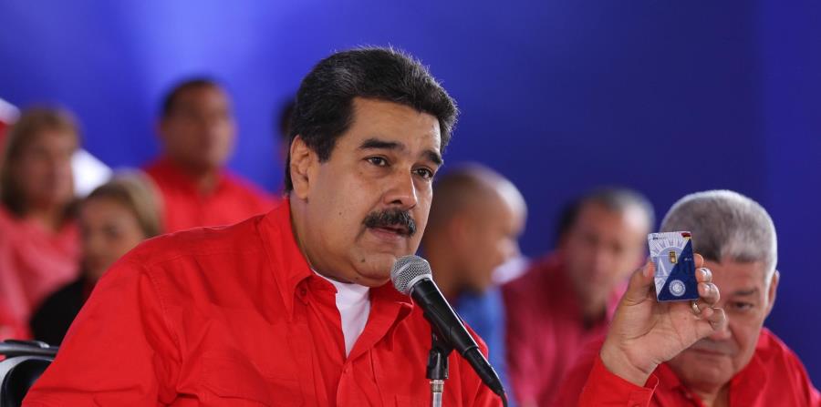 Maduro anunció un plan nacional de ahorro con el que los ciudadanos podrán comprar láminas de oro (horizontal-x3)