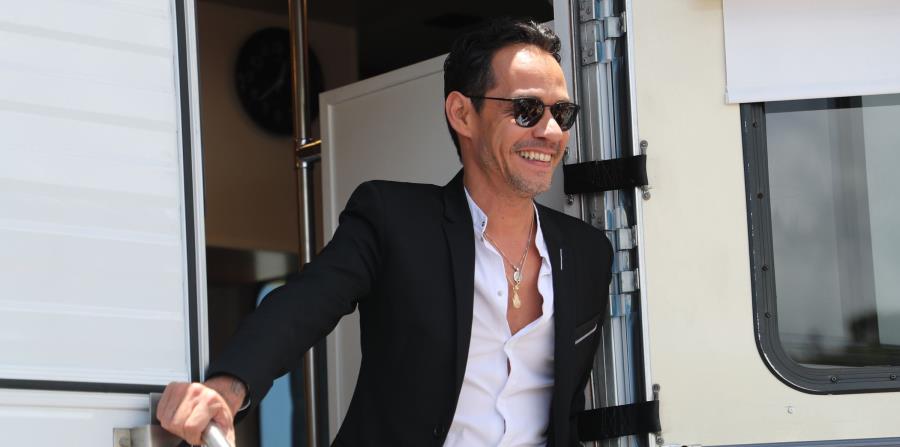 Marc Anthony durante una visita a Orocovis el pasado 10 de mayo. (horizontal-x3)
