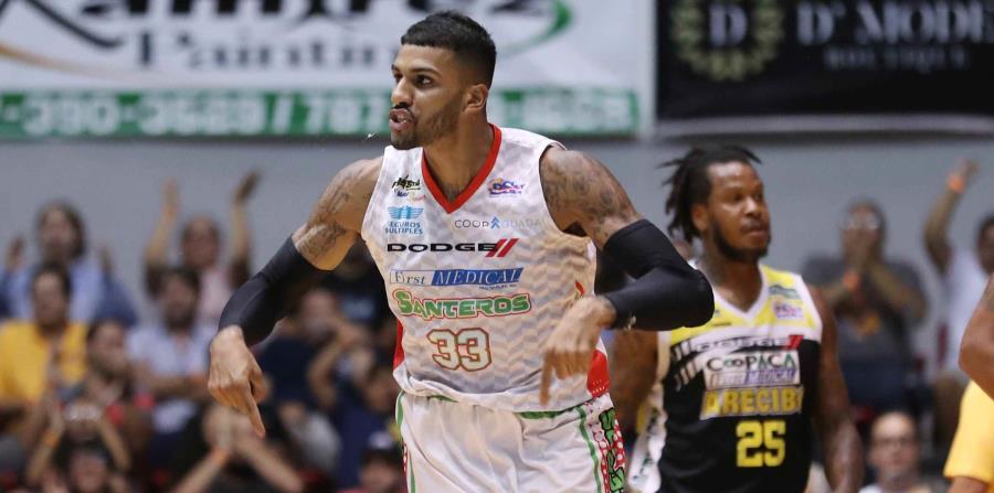 Chris Gastón lució con 18 puntos en la victoria de los Santeros ante Quebradillas. (GFR Media) (horizontal-x3)