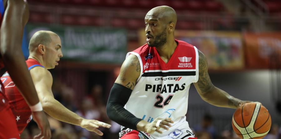 Reyshawn Terry lució con 32 puntos y 14 rebotes en la victoria de los Piratas sobre los Capitanes de Arecibo. (GFR Media) (horizontal-x3)