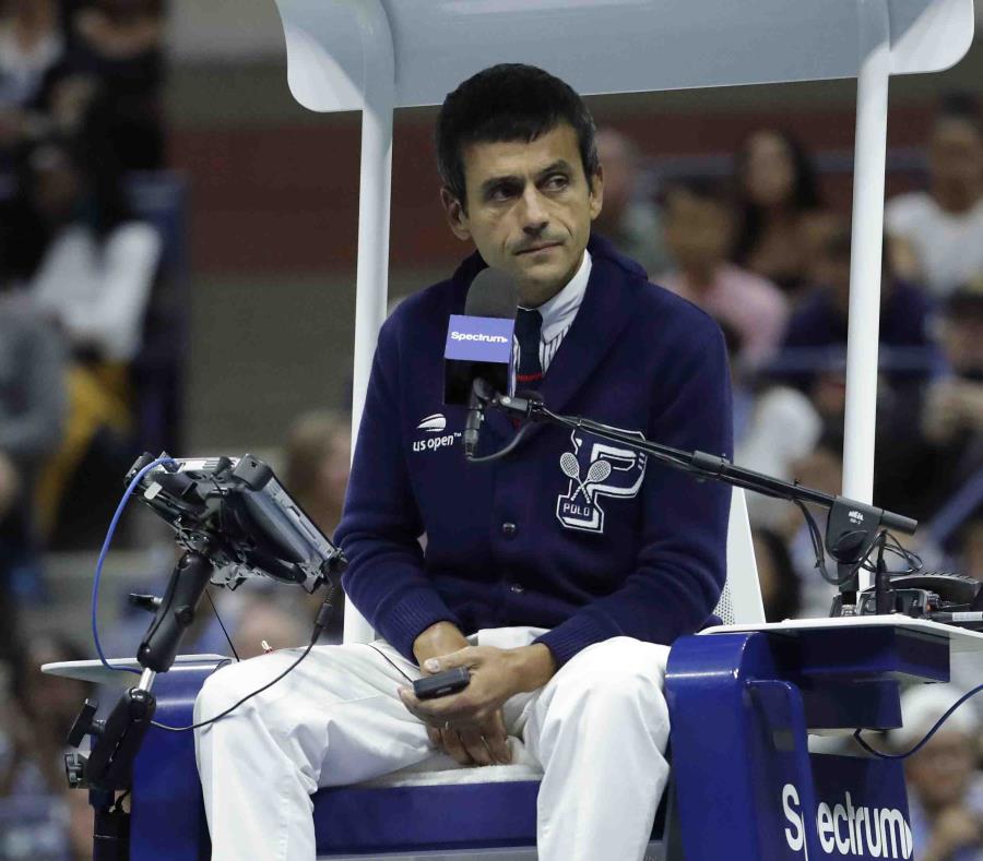 El juez de silla Carlos Ramos. (AP) (semisquare-x3)