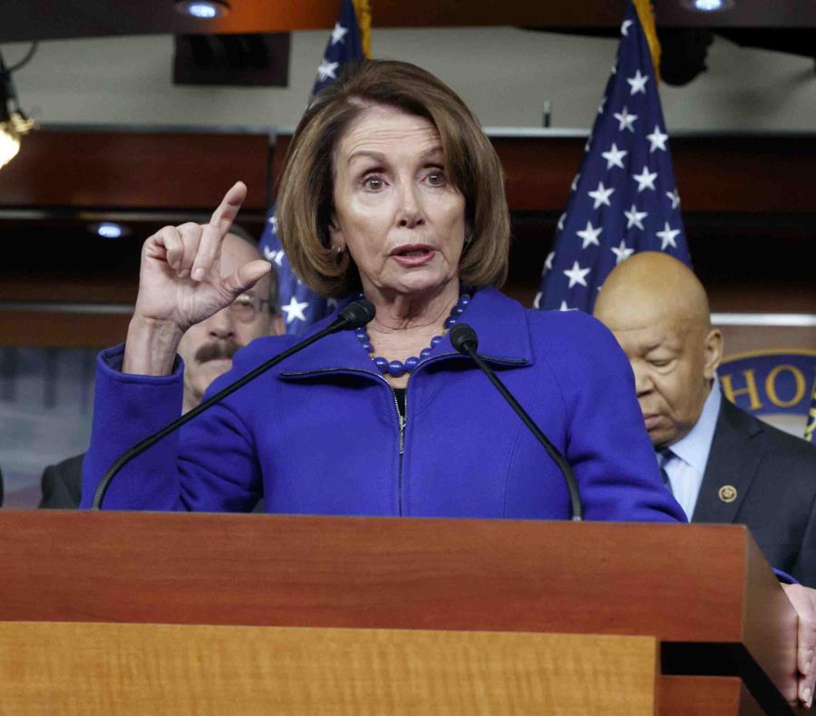 La legisladora demócrata Nancy Pelosi replicó en un tuit que Trump es “la única persona que habla de un cierre del gobierno