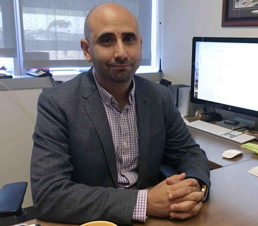 Doctor Fatta Nahab, neurólogo del Centro de Trastornos del Movimiento de la Universidad de San Diego. (semisquare-x3)