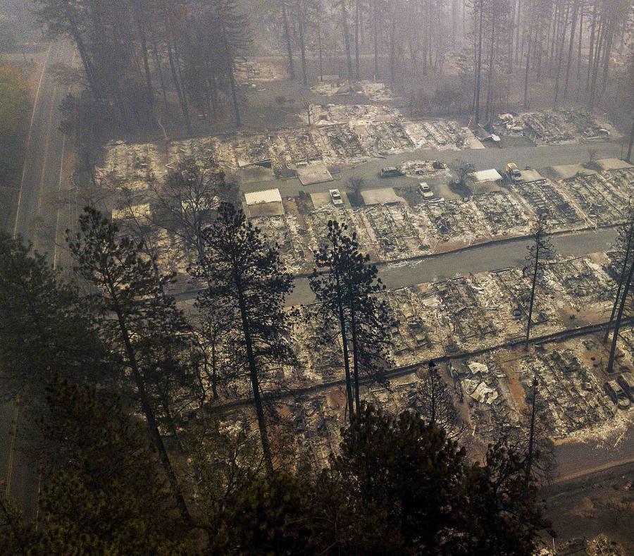 En esta fotografía de archivo se observan residencias calcinadas por el fuego en Paradise, California. (AP) (semisquare-x3)