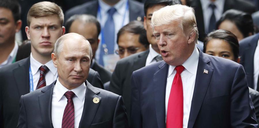 El presidente de Rusia, Vladimir Putin, junto a su homólogo estadounidense, Donald Trump. (AP) (horizontal-x3)
