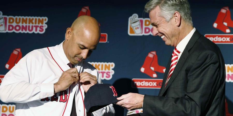 Los nuevos dirigentes en las Mayores son Aaron Boone (Yankees), Mickey Callaway (Mets), el boricua Alex Cora (en la foto con Boston), Ron Gardenhire (Detroit), Gabe Kapler (Filadelfia) y el exjugador de sangre puertorriqueña Dave Martínez (Washington). (A (horizontal-x3)
