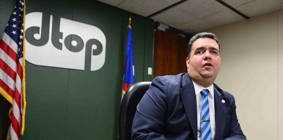 El secretario del DTOP, Carlos Contrera, pondera cancelar el contrato por la administración del AutoExpreso. (GFR Media) (horizontal-x3)