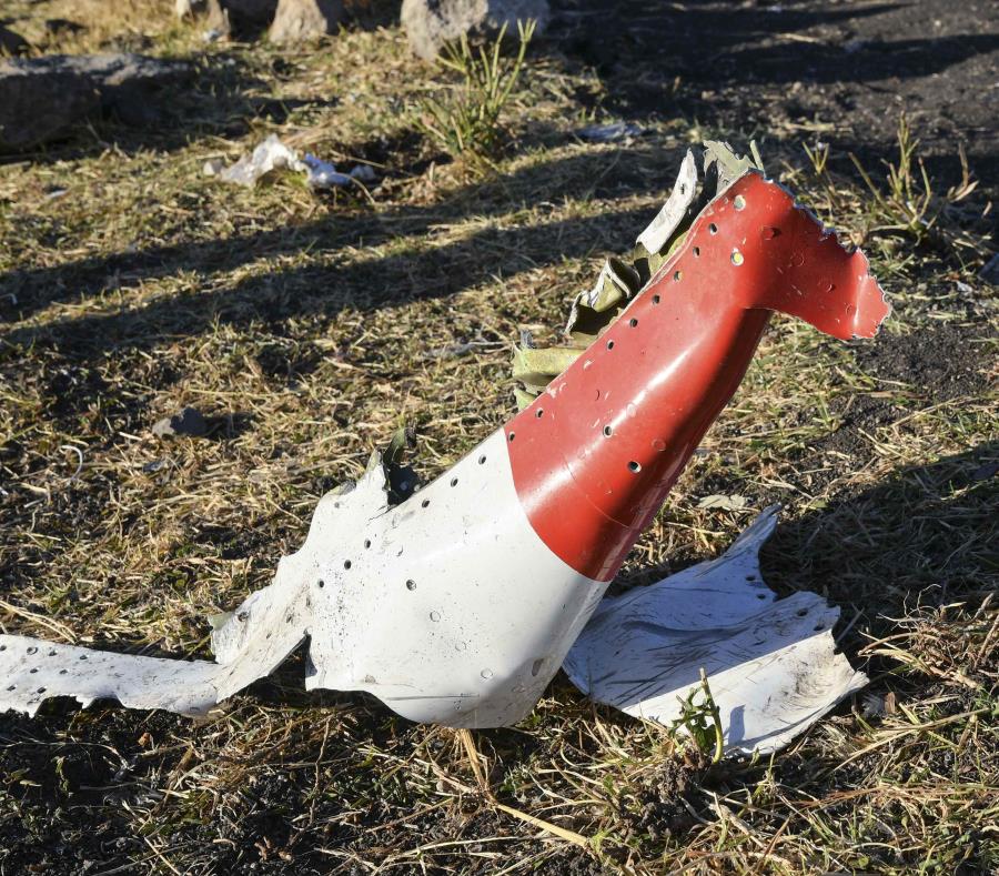 Restos del fuselaje del avión de Ethiopian Airlines siniestrado el pasado domingo cerca del aeropuerto de la ciudad de Adís Abeba, Etiopía. (semisquare-x3)
