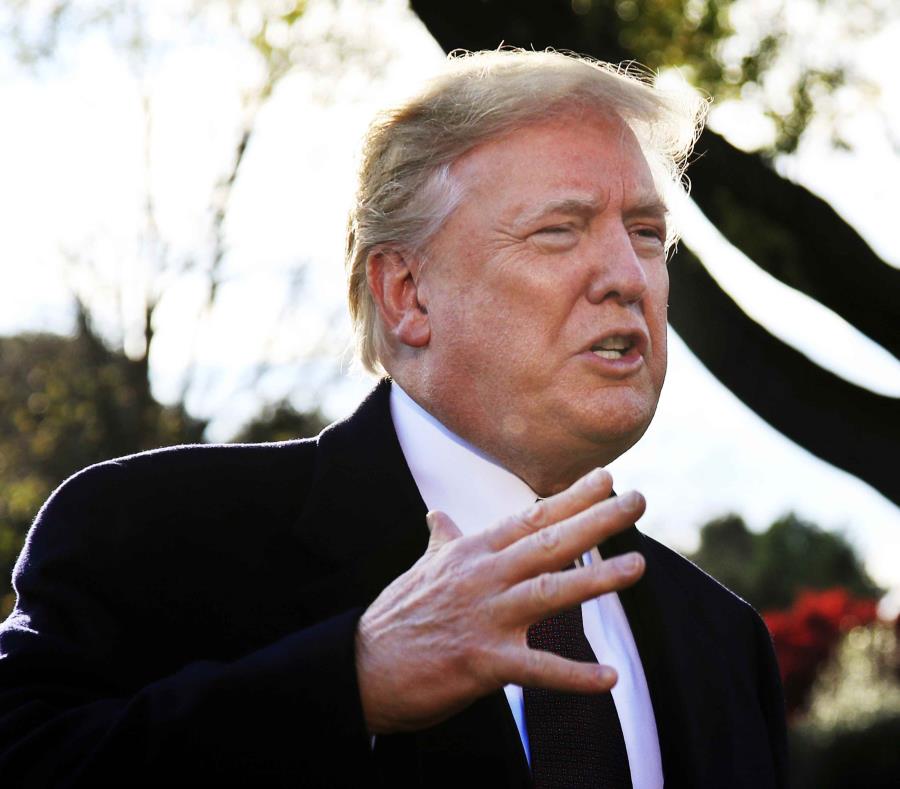 El presidente de Estados Unidos, Donald Trump, habla con reporteros antes de abandonar la Casa Blanca, en Washington, el 20 de noviembre re 2018 para viajar a Florida, donde celebrará Acción de Gracias en Mar-a-Lago. (AP Foto/Manuel Balce Ceneta) (semisquare-x3)
