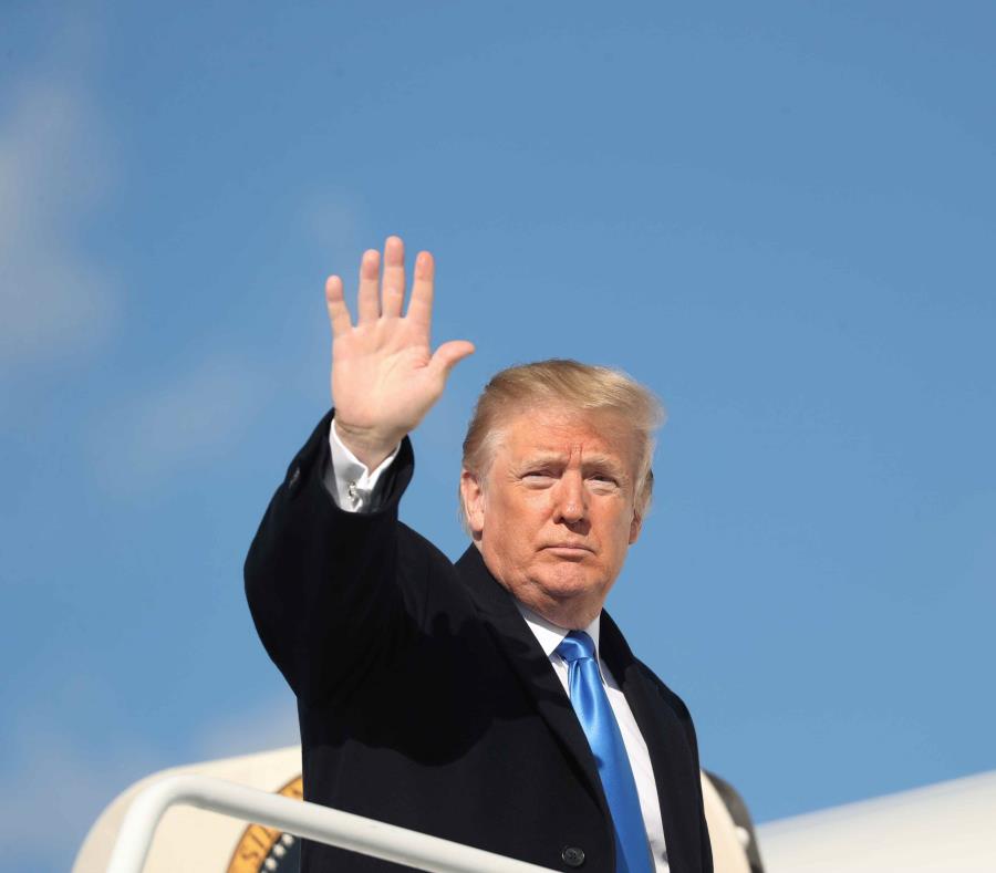 Trump antes de viajar a los estados de Virginia Occidental e Indiana. (semisquare-x3)