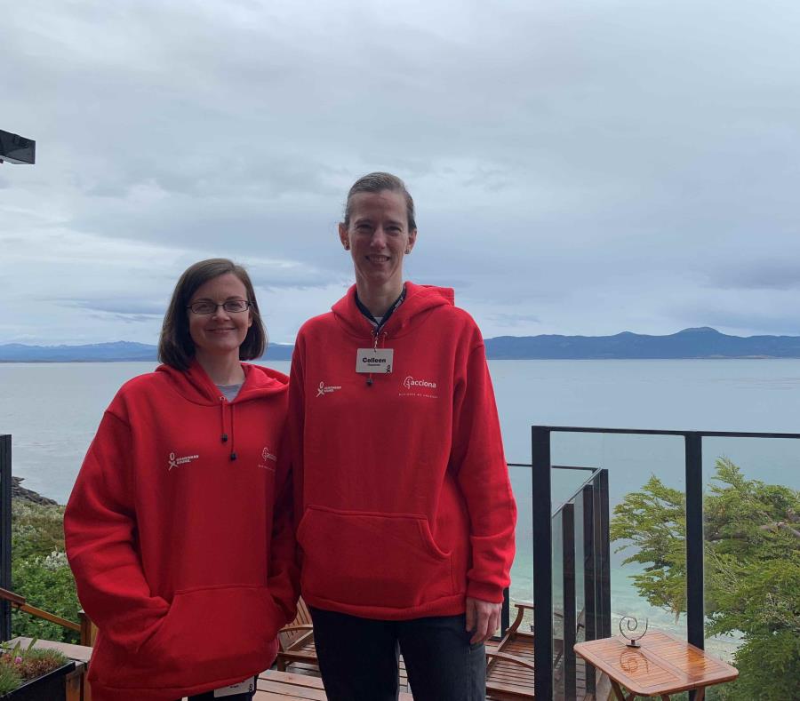 Las expedicionarias Collin y Nicole hoy en Ushuaia (Argentina), antes de emprender su viaje a la Antártida. (Agencia EFE) (semisquare-x3)
