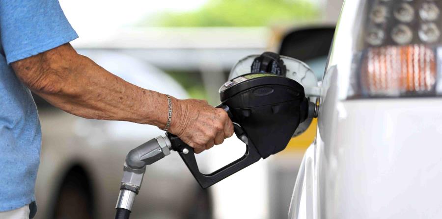 El estimado preliminar para el consumo de gasolina en agosto fue de 75.7 millones de galones. (GFR Media) (horizontal-x3)