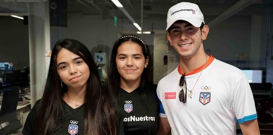 Adriana Díaz (al centro) y Brian Afanador (derecha), aquí acompañados de Melanie Díaz, ganaron oro centroamericano en el evento de dobles mixtos. (Archivo / GFR Media) (horizontal-x3)
