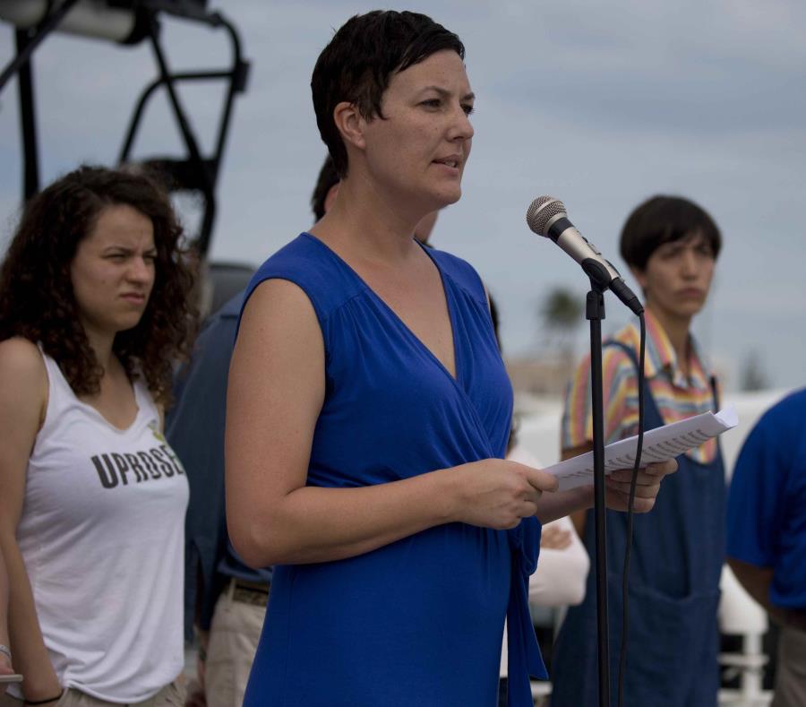 Hannah Strange, portavoz de Greenpeace, dijo que la L:ey Jones les ha causado problemas a la hora de transportar suministros de emergencia a Puerto Rico. (semisquare-x3)