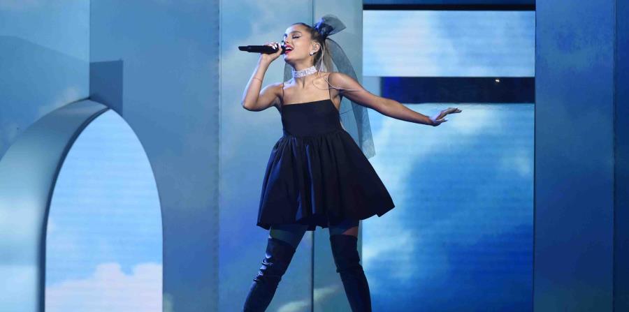 La cantante se presentó en los premios Billboard el domingo. (AP) (horizontal-x3)