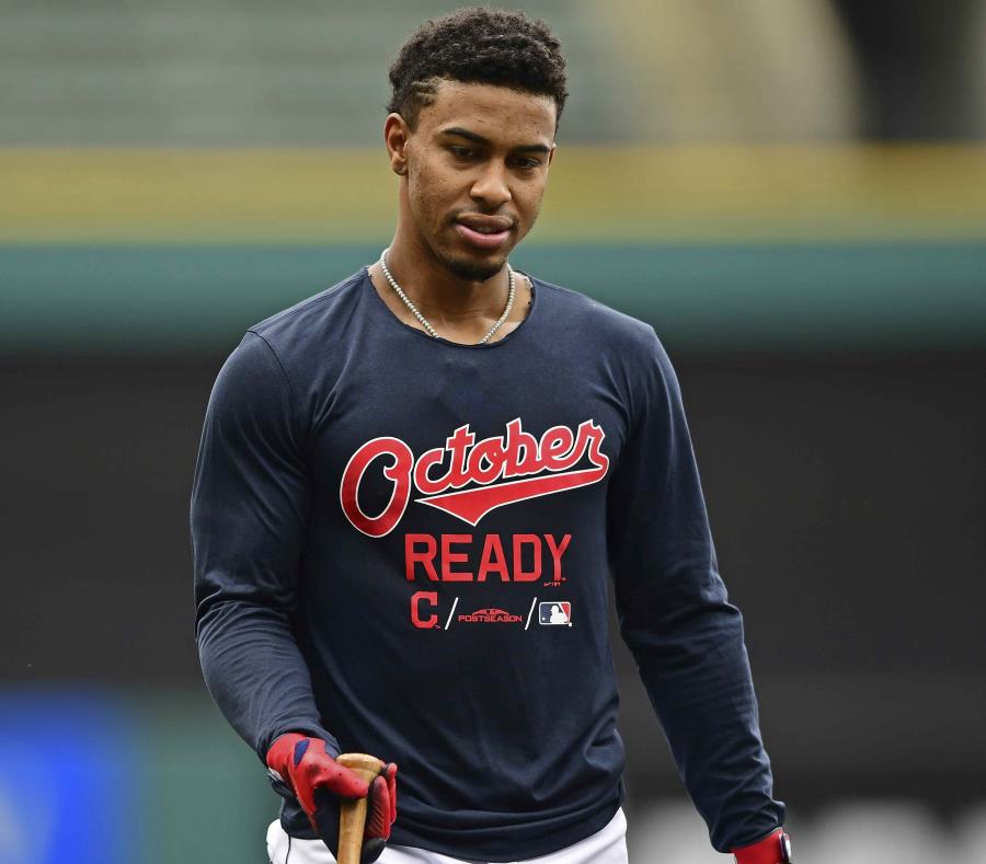 Francisco Lindor espera un turno durante la práctica de bateo de los Indios. (AP) (semisquare-x3)